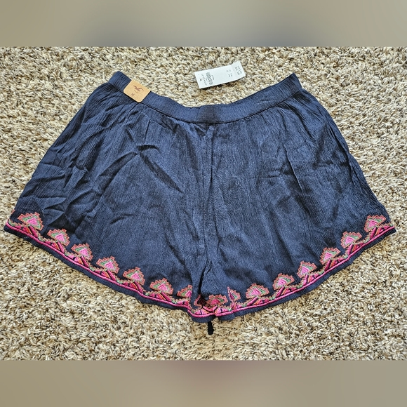 Hollister Flyaway Front Wrap Flowy Shorts - Picture 2 of 6